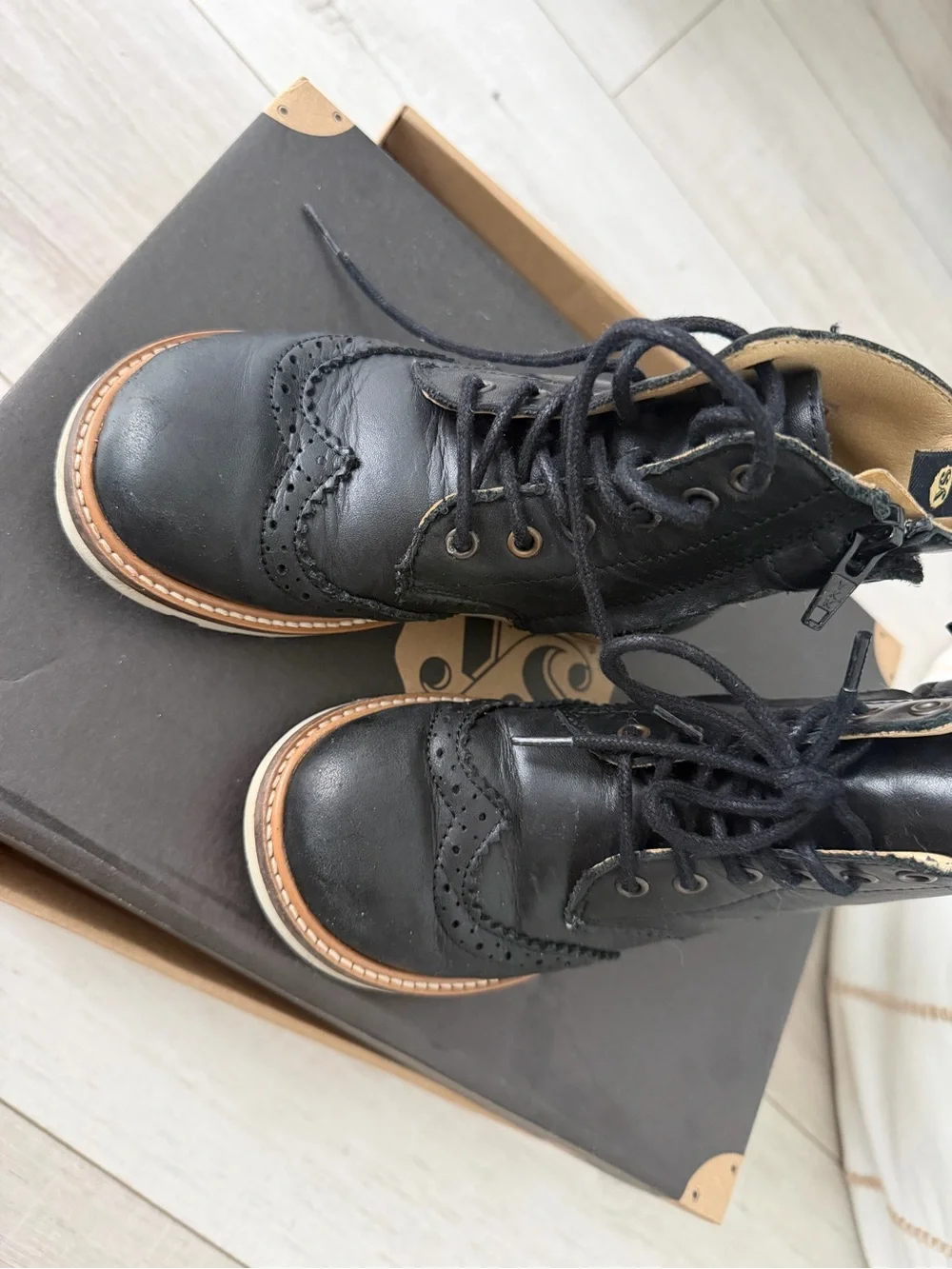 Young Soles Sidney boot size boys  10/10.5